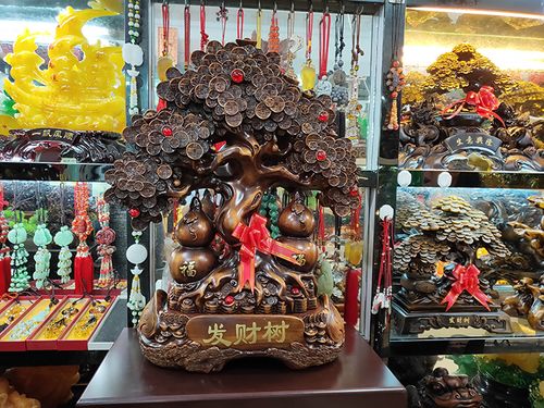合肥摆件批发指南 桌面工艺品与发财树摆件的选购与经营之道